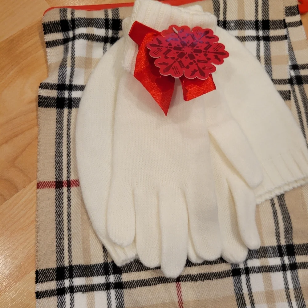 Croft & Barrow Plaid Scarf White Hat and Glove Set New
